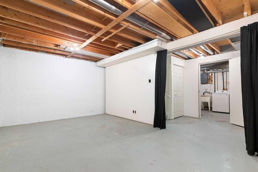 32-80 Galbraith Drive Sw, Calgary, AB - Indoor Photo Showing Basement