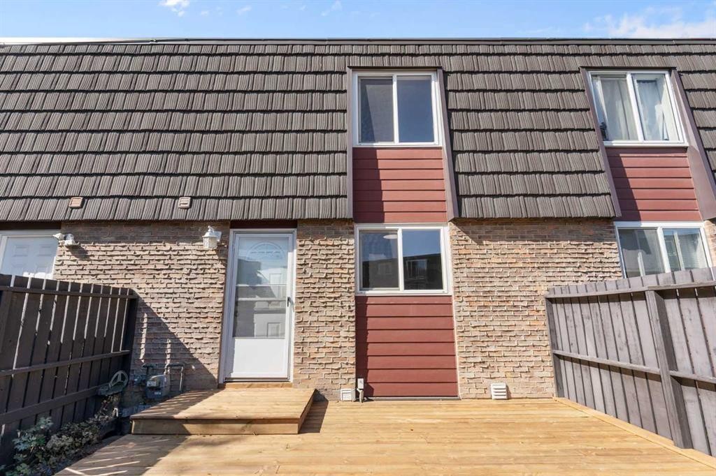 32-80 Galbraith Drive Sw, Calgary, AB - Outdoor With Exterior