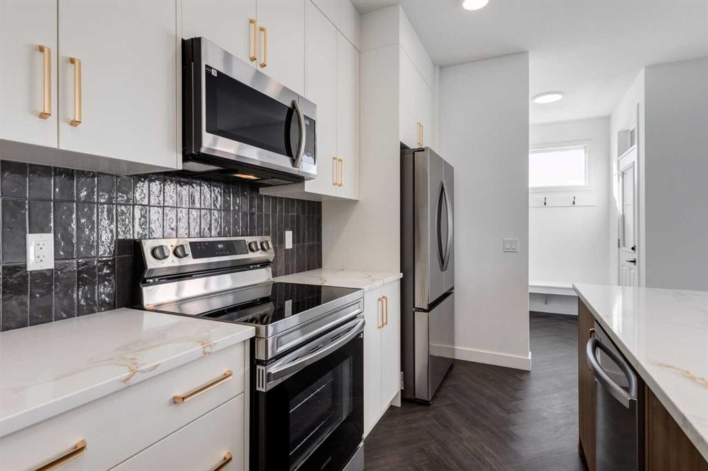 74 Agate Road, Cochrane, AB - Indoor Photo Showing Kitchen