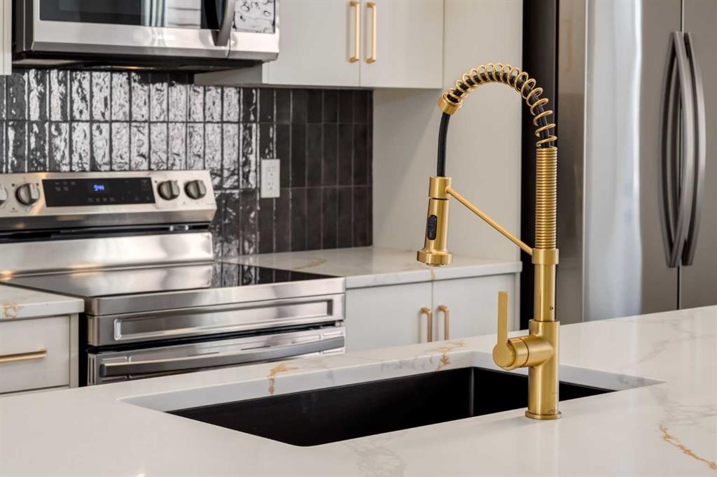 74 Agate Road, Cochrane, AB - Indoor Photo Showing Kitchen With Double Sink With Upgraded Kitchen