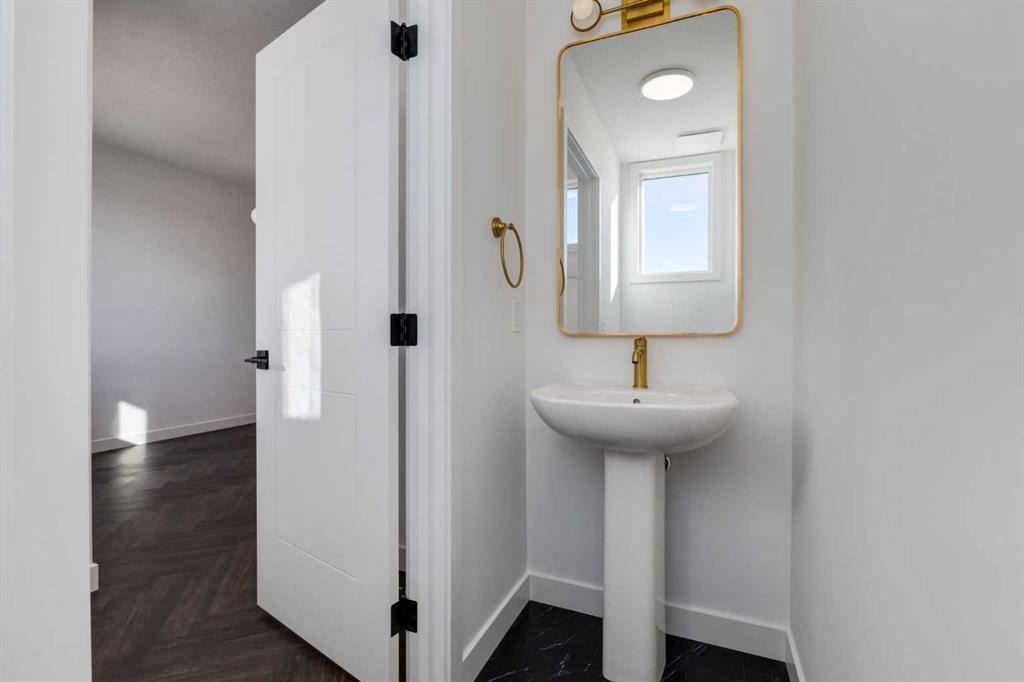 74 Agate Road, Cochrane, AB - Indoor Photo Showing Bathroom