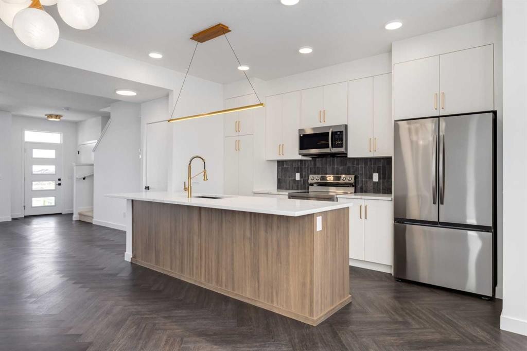 74 Agate Road, Cochrane, AB - Indoor Photo Showing Kitchen With Upgraded Kitchen