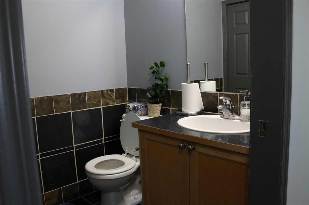 266 Martha'S Manor Ne, Calgary, AB - Indoor Photo Showing Bathroom