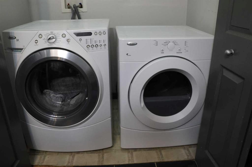 266 Martha'S Manor Ne, Calgary, AB - Indoor Photo Showing Laundry Room