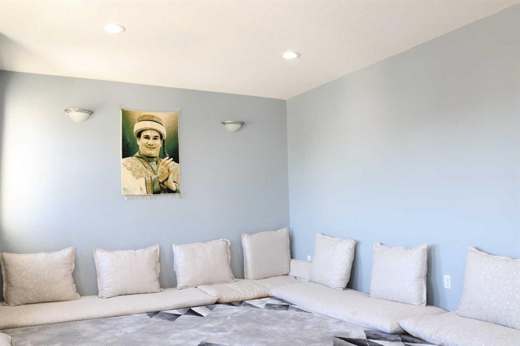 266 Martha'S Manor Ne, Calgary, AB - Indoor Photo Showing Bedroom