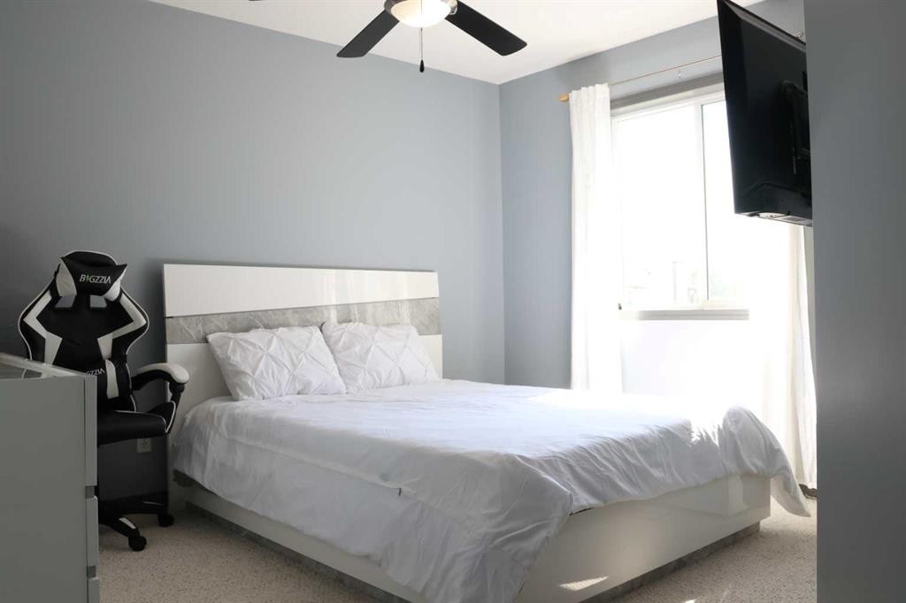 266 Martha'S Manor Ne, Calgary, AB - Indoor Photo Showing Bedroom