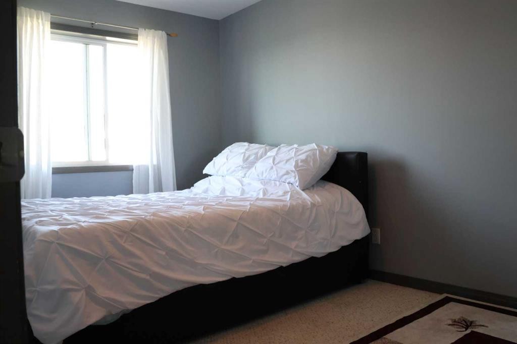 266 Martha'S Manor Ne, Calgary, AB - Indoor Photo Showing Bedroom