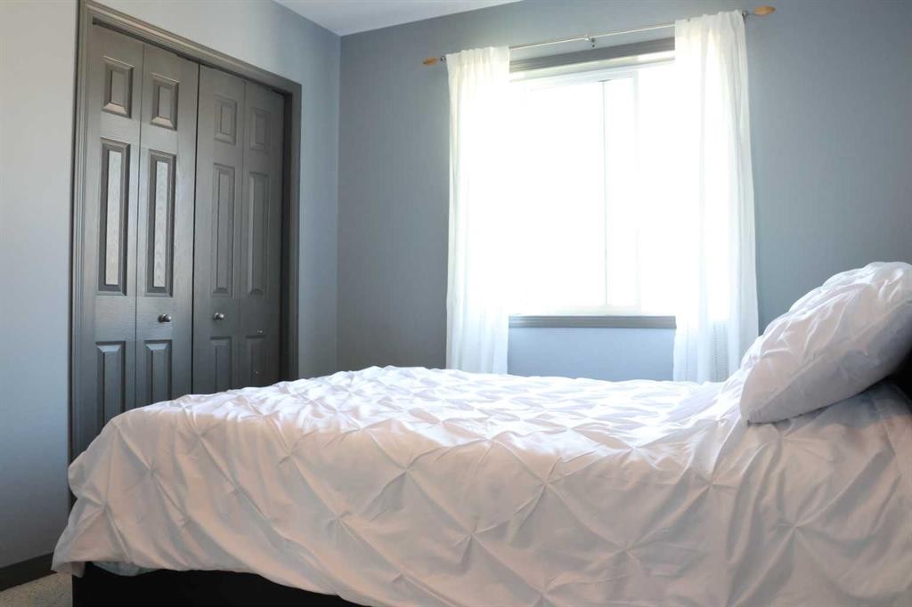 266 Martha'S Manor Ne, Calgary, AB - Indoor Photo Showing Bedroom