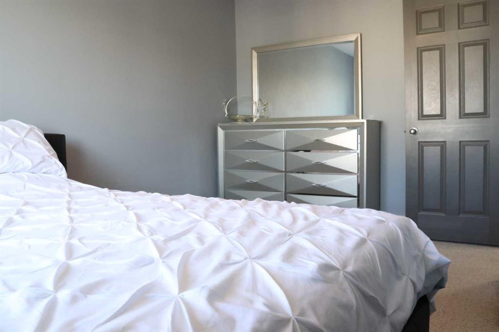 266 Martha'S Manor Ne, Calgary, AB - Indoor Photo Showing Bedroom