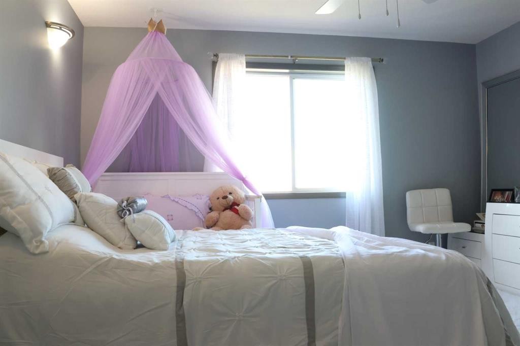 266 Martha'S Manor Ne, Calgary, AB - Indoor Photo Showing Bedroom