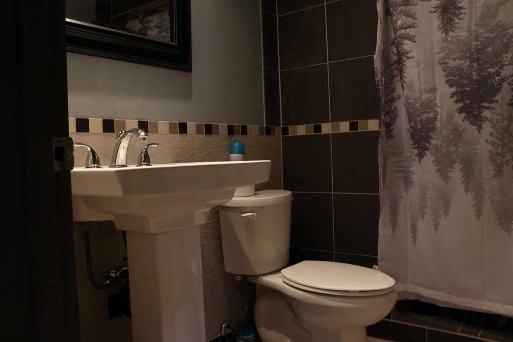 266 Martha'S Manor Ne, Calgary, AB - Indoor Photo Showing Bathroom