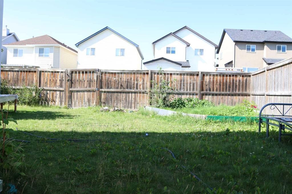 266 Martha'S Manor Ne, Calgary, AB - Outdoor