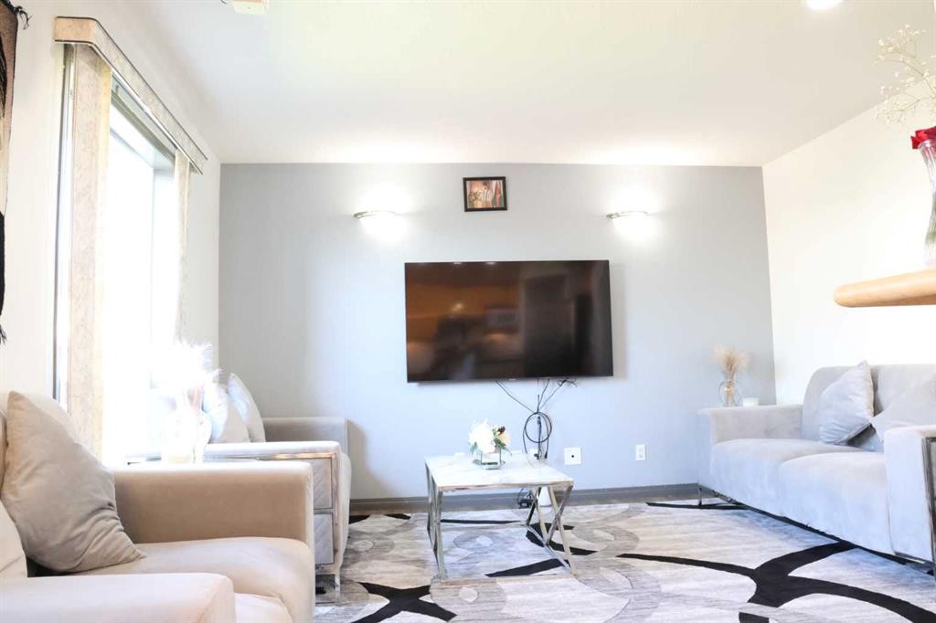 266 Martha'S Manor Ne, Calgary, AB - Indoor Photo Showing Living Room