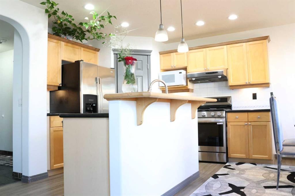 266 Martha'S Manor Ne, Calgary, AB - Indoor Photo Showing Kitchen