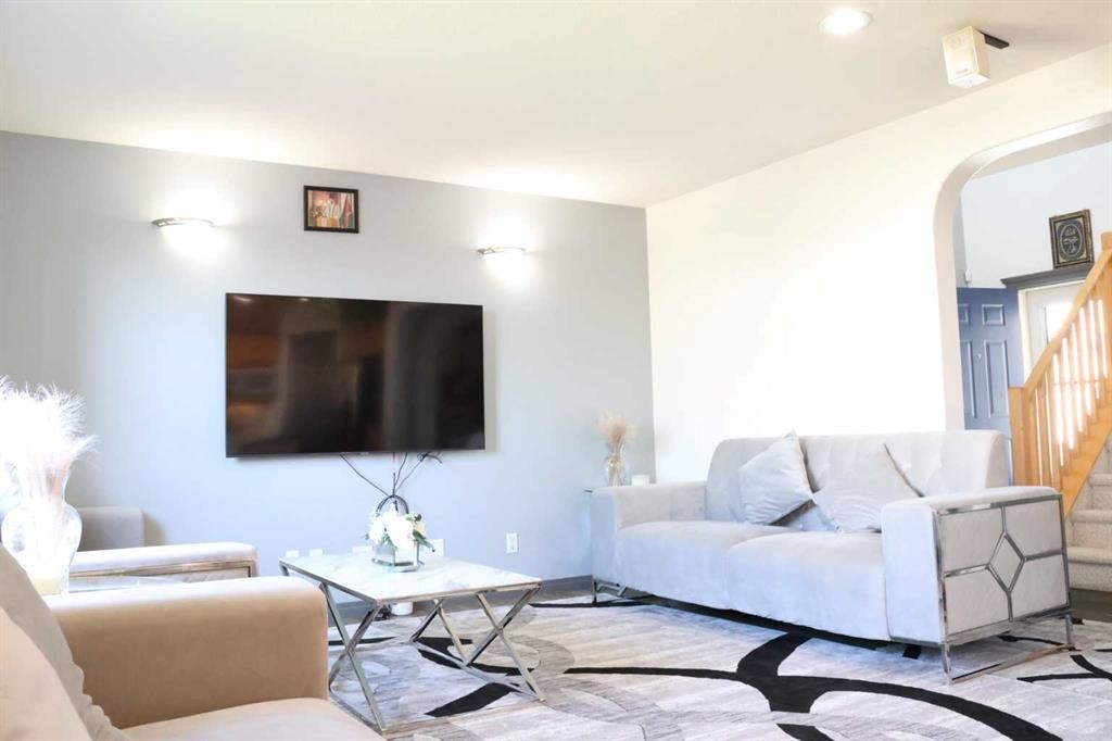 266 Martha'S Manor Ne, Calgary, AB - Indoor Photo Showing Living Room