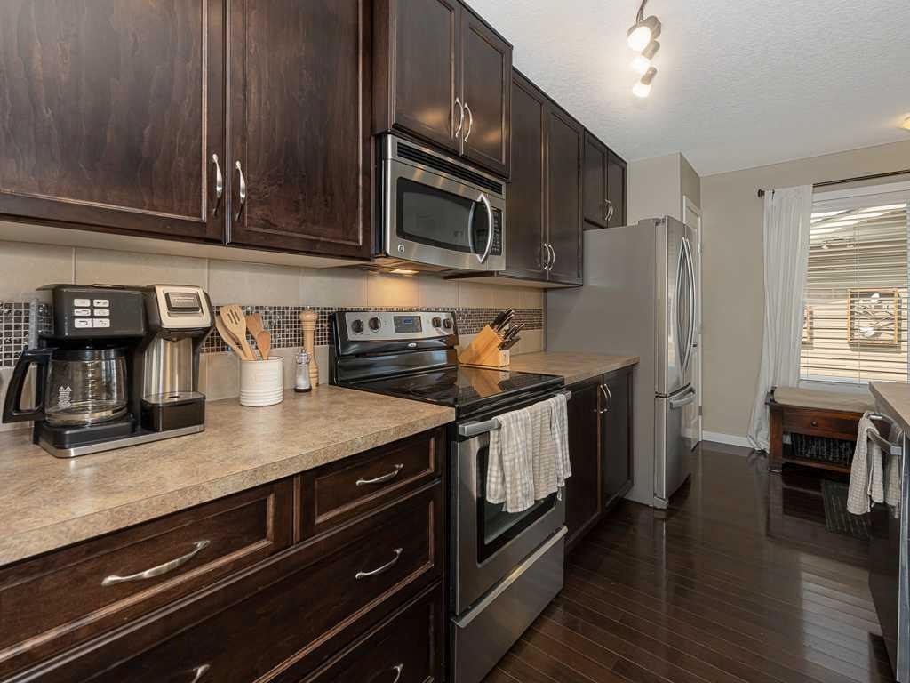 14 Walden Road Se, Calgary, AB - Indoor Photo Showing Kitchen