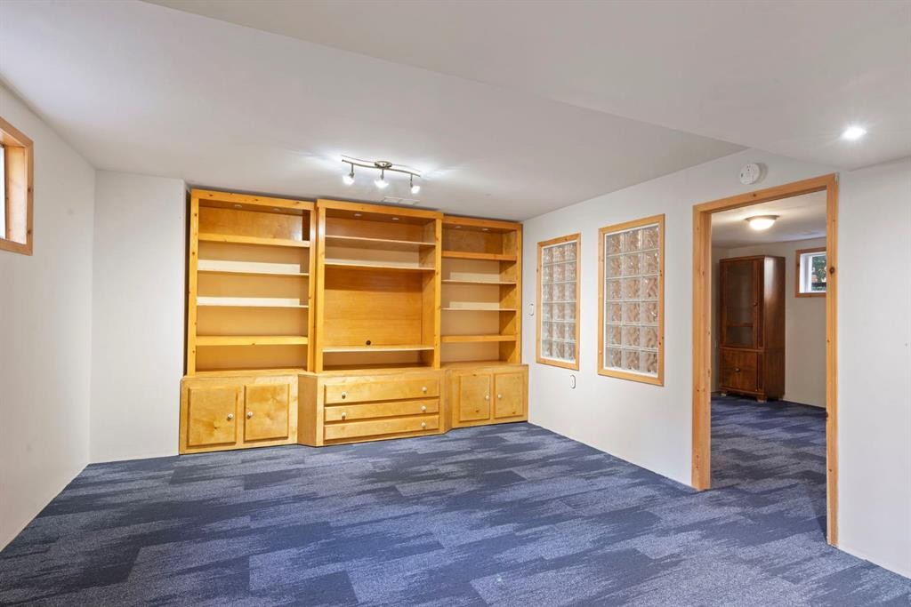 9 Ghost Road, Benchlands, AB - Indoor Photo Showing Other Room