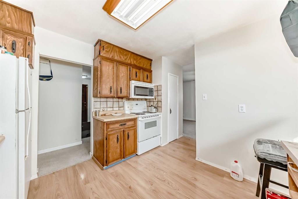 1502 49 Street Se, Calgary, AB - Indoor Photo Showing Kitchen