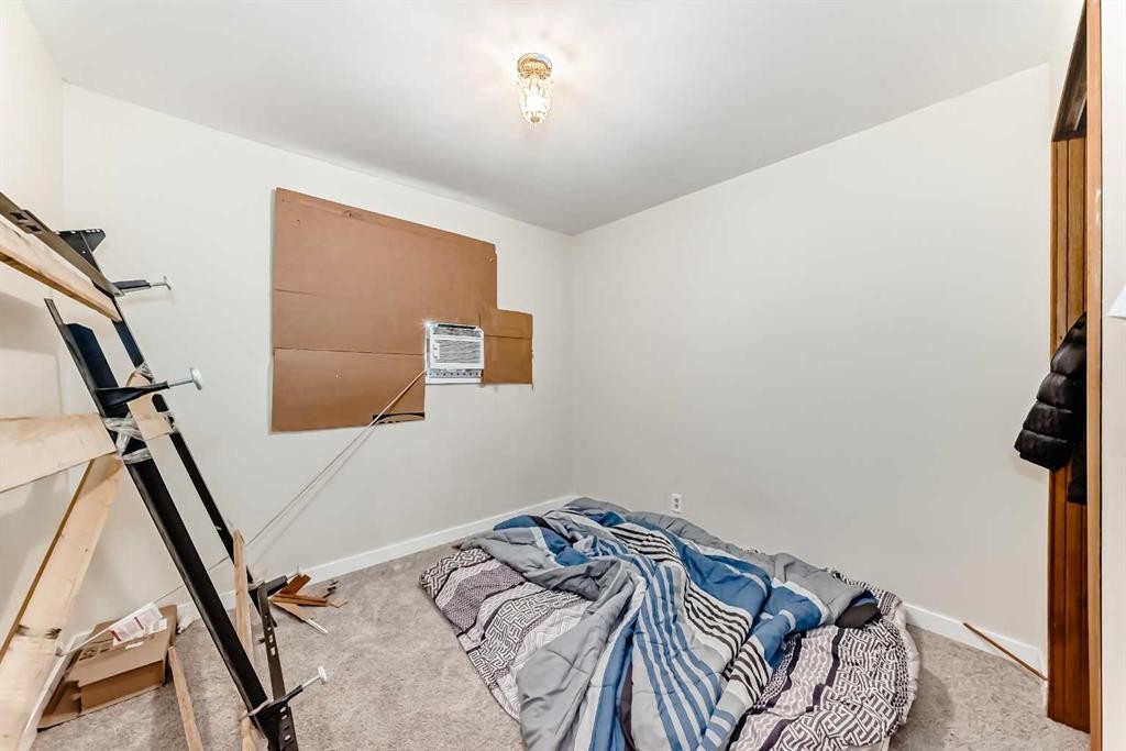 1502 49 Street Se, Calgary, AB - Indoor Photo Showing Bedroom