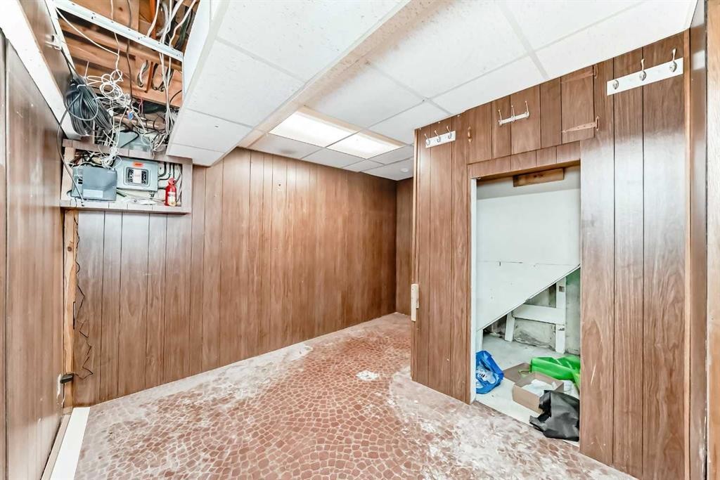 1502 49 Street Se, Calgary, AB - Indoor