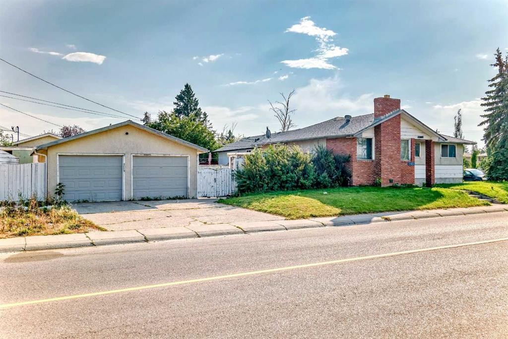 1502 49 Street Se, Calgary, AB - Outdoor