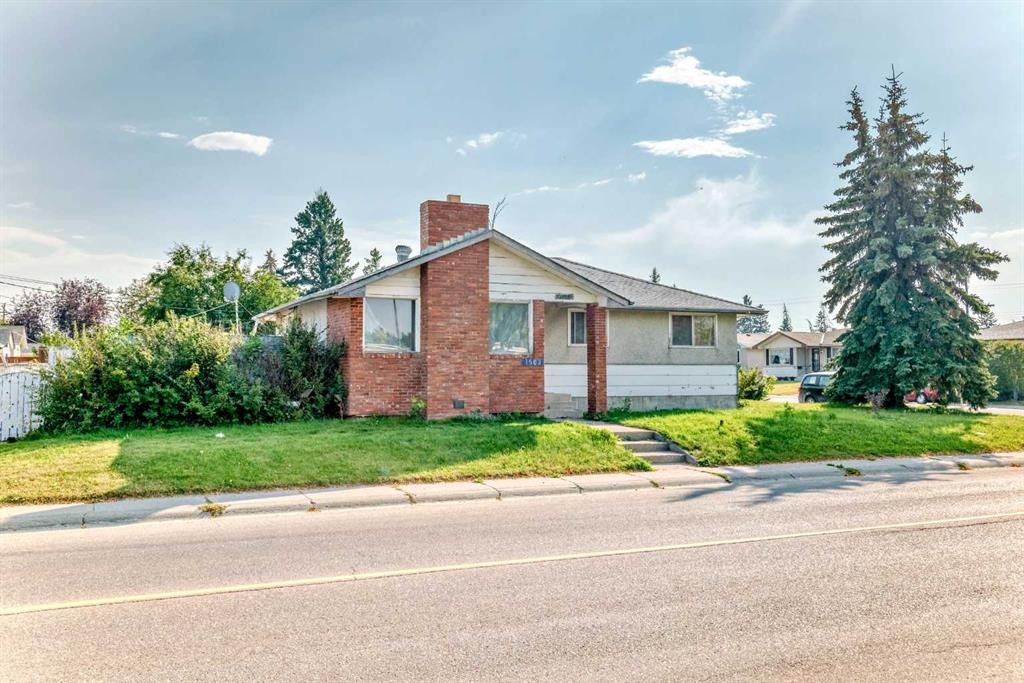 1502 49 Street Se, Calgary, AB - Outdoor