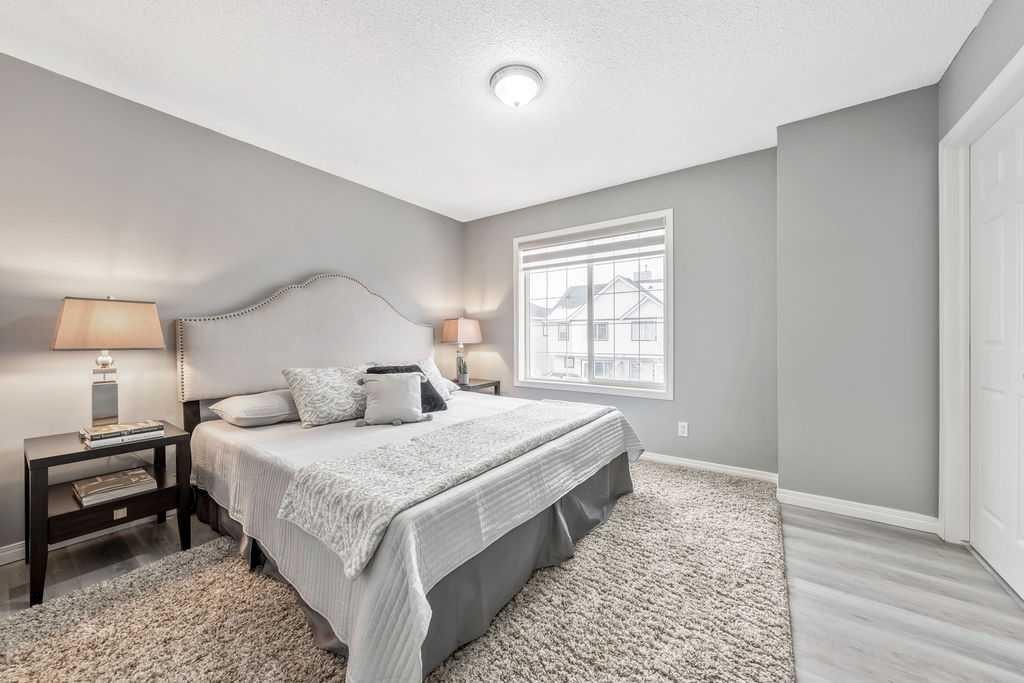 126 Everhollow Heights Sw, Calgary, AB - Indoor Photo Showing Bedroom