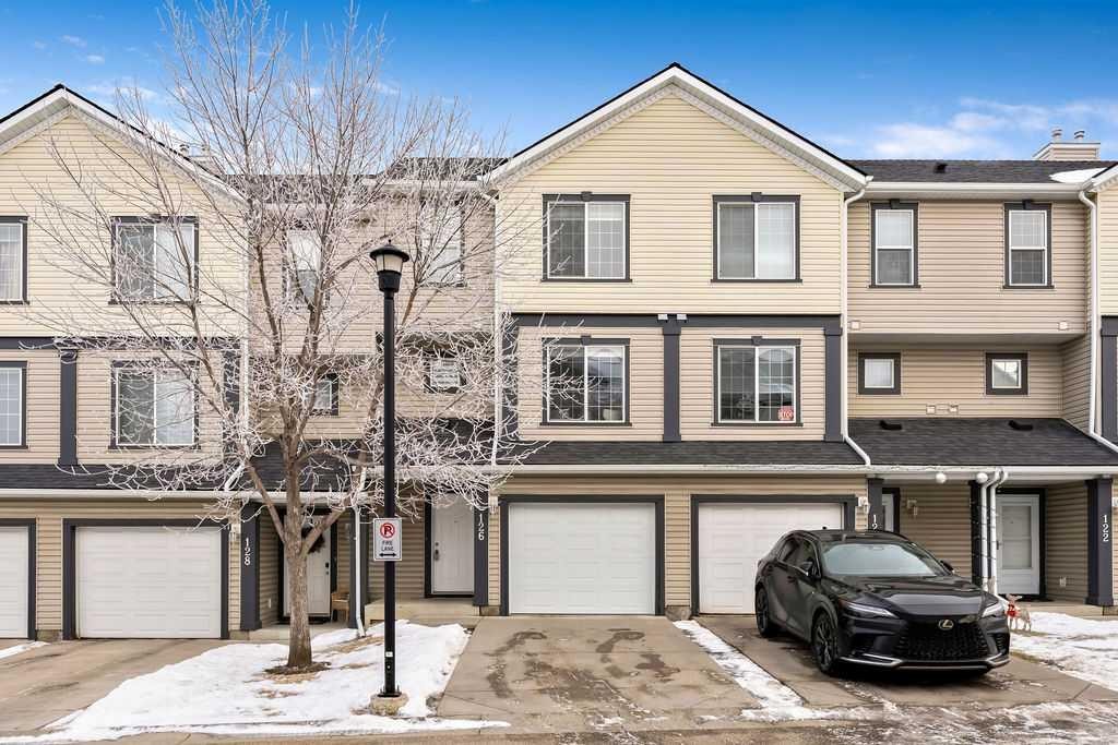 126 Everhollow Heights Sw, Calgary, AB - Outdoor With Facade