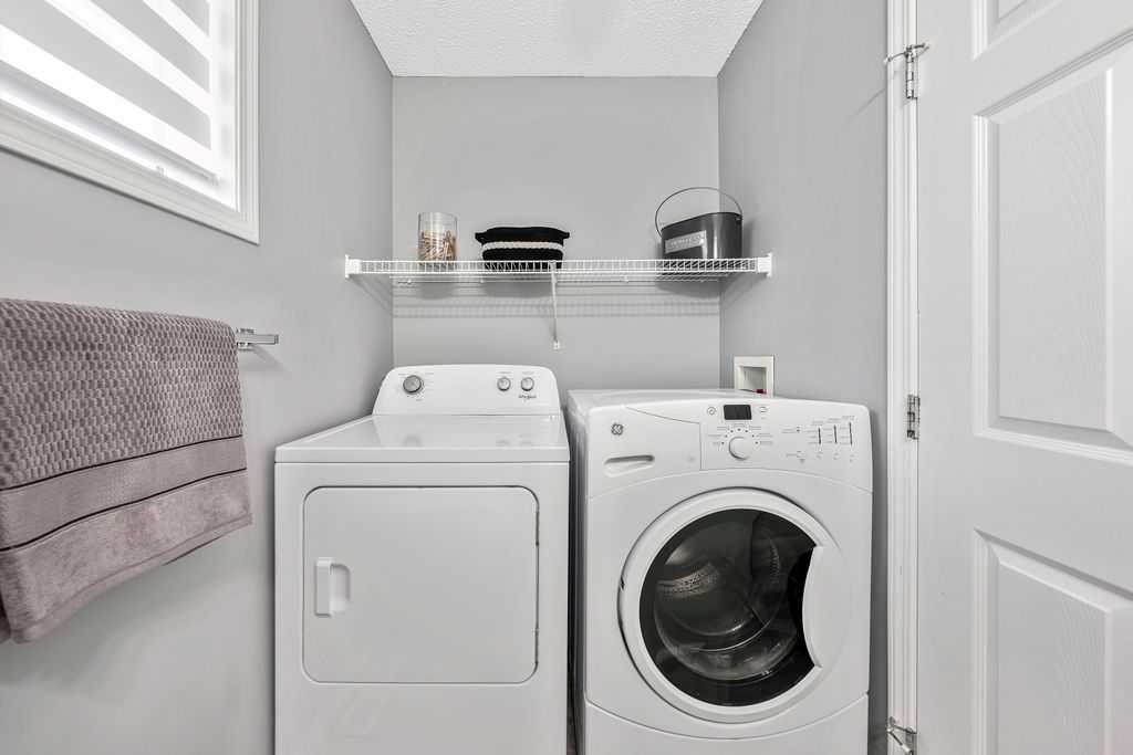 126 Everhollow Heights Sw, Calgary, AB - Indoor Photo Showing Laundry Room