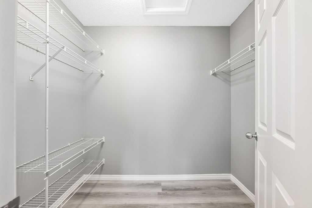 126 Everhollow Heights Sw, Calgary, AB - Indoor With Storage