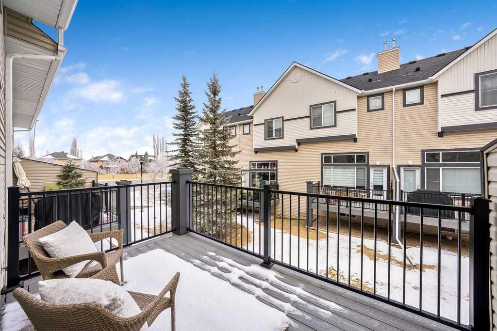 126 Everhollow Heights Sw, Calgary, AB - Outdoor With Exterior
