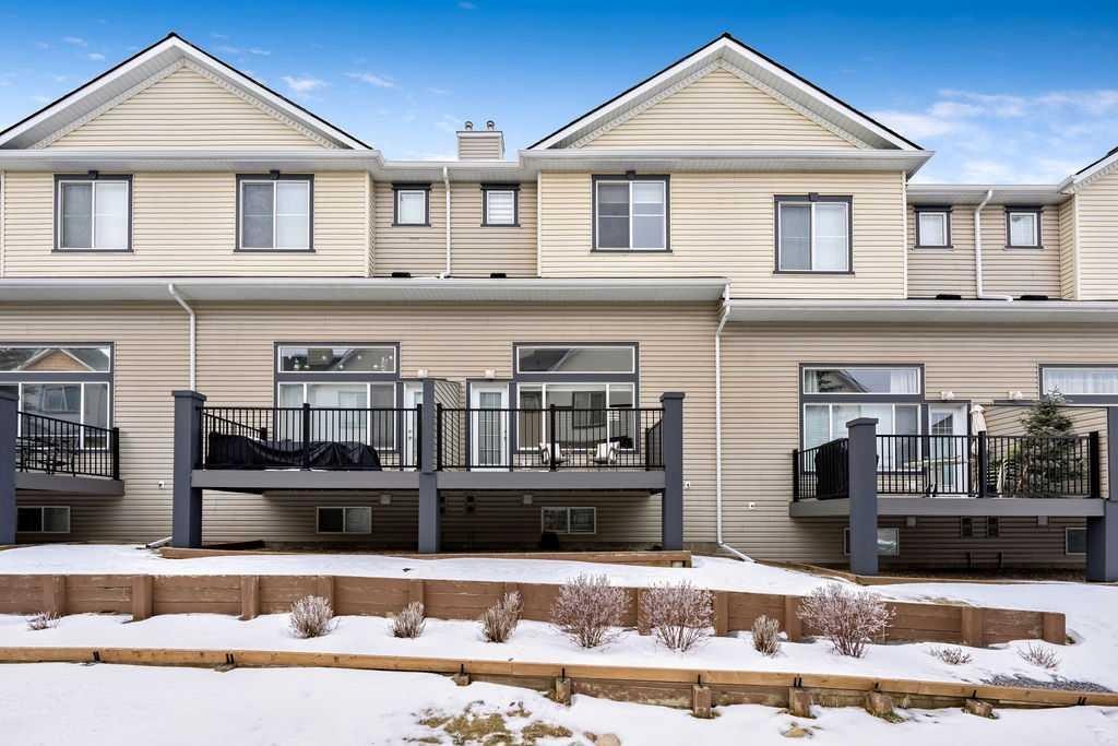 126 Everhollow Heights Sw, Calgary, AB - Outdoor