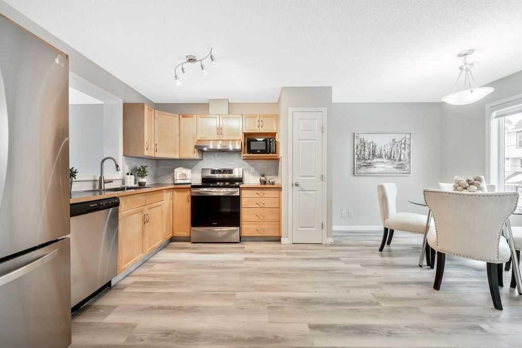 126 Everhollow Heights Sw, Calgary, AB - Indoor