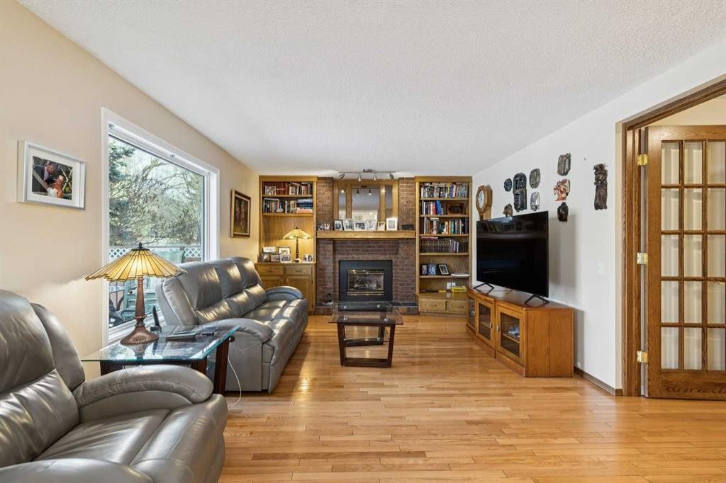 181 Woodford Drive Sw, Calgary, AB - Indoor Photo Showing Living Room With Fireplace