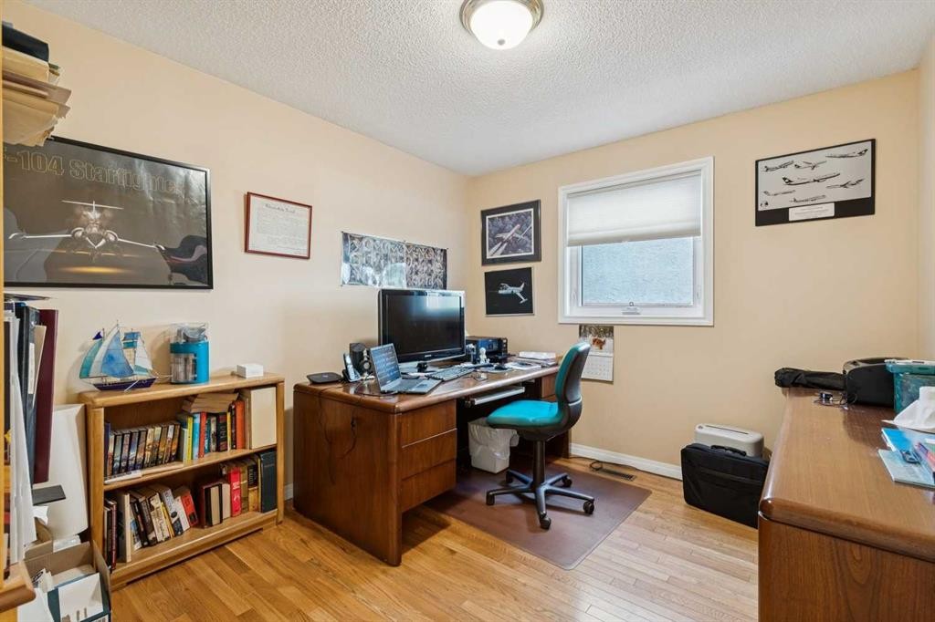 181 Woodford Drive Sw, Calgary, AB - Indoor Photo Showing Office