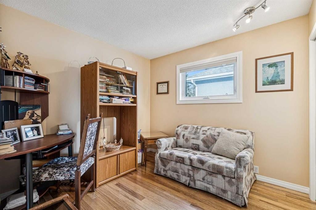 181 Woodford Drive Sw, Calgary, AB - Indoor