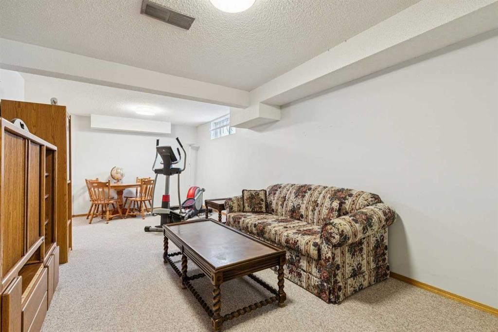 181 Woodford Drive Sw, Calgary, AB - Indoor