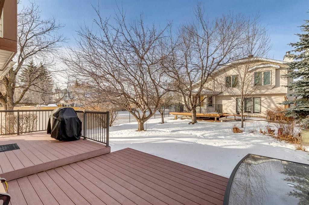 181 Woodford Drive Sw, Calgary, AB - Outdoor