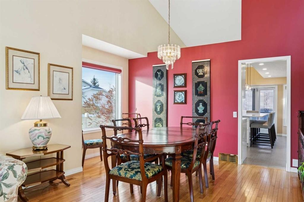 181 Woodford Drive Sw, Calgary, AB - Indoor Photo Showing Dining Room