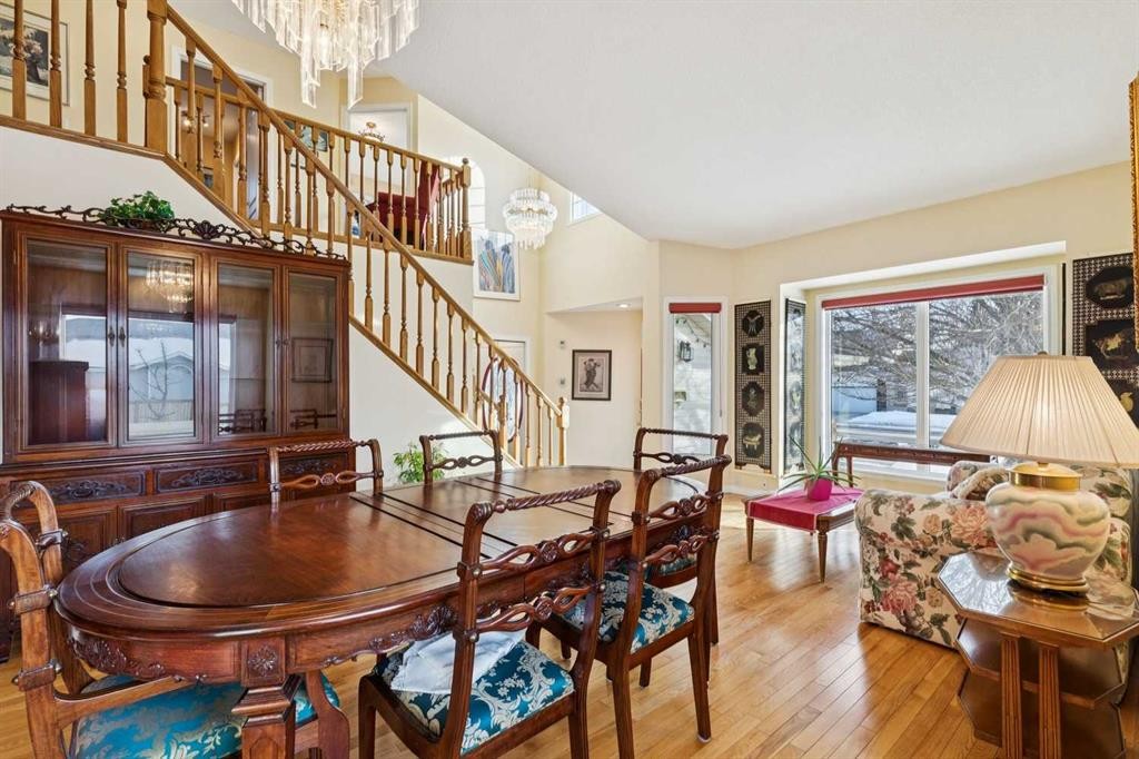 181 Woodford Drive Sw, Calgary, AB - Indoor Photo Showing Dining Room