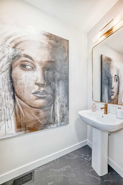 285 Cobblestone Gate, Airdrie, AB - Indoor Photo Showing Bathroom