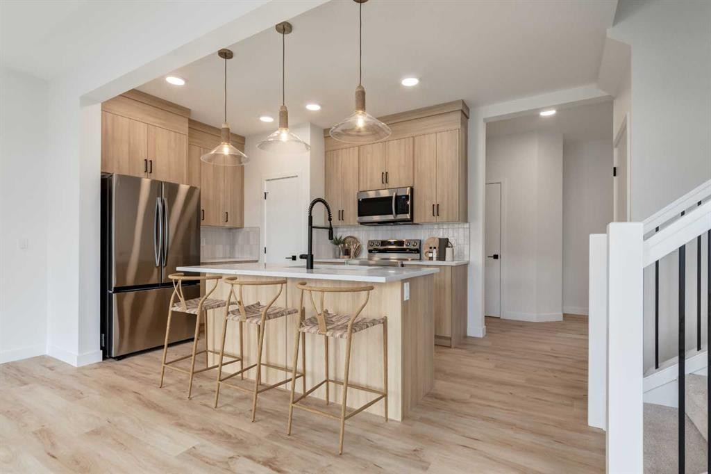 86 Agate Road, Cochrane, AB - Indoor Photo Showing Kitchen With Upgraded Kitchen