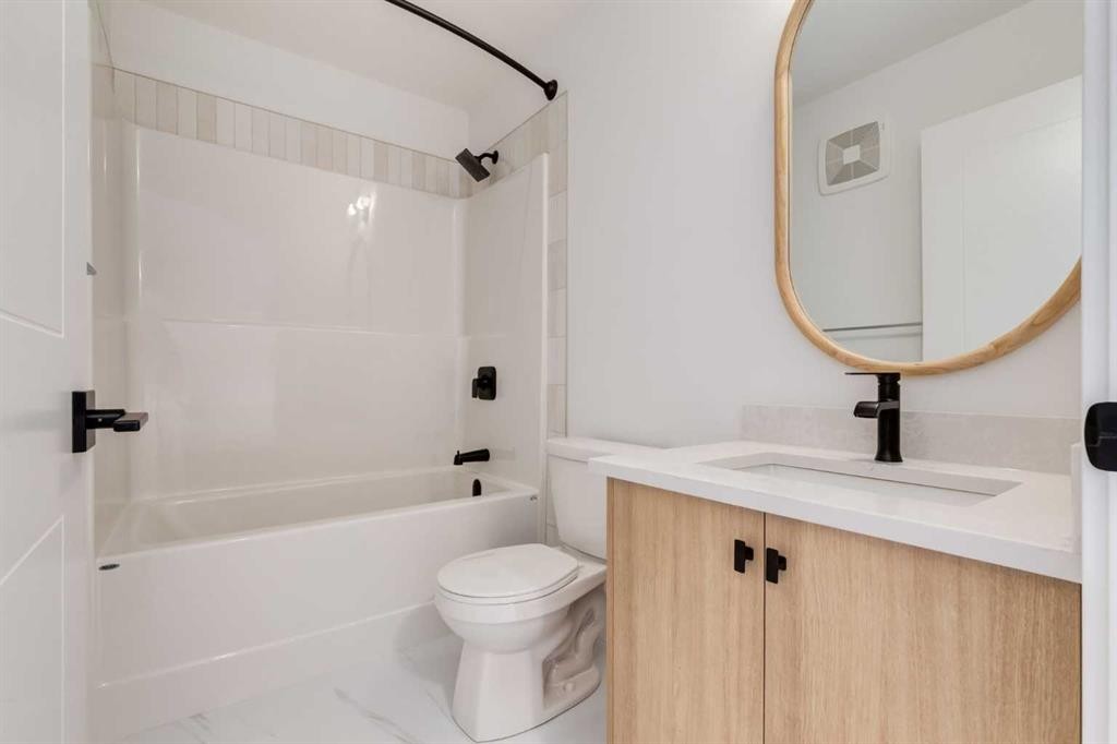 86 Agate Road, Cochrane, AB - Indoor Photo Showing Bathroom