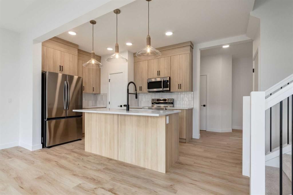 86 Agate Road, Cochrane, AB - Indoor Photo Showing Kitchen With Upgraded Kitchen