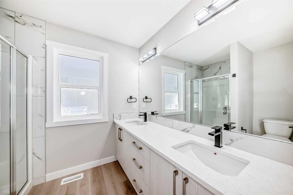 112 Belvedere Park Se, Calgary, AB - Indoor Photo Showing Bathroom