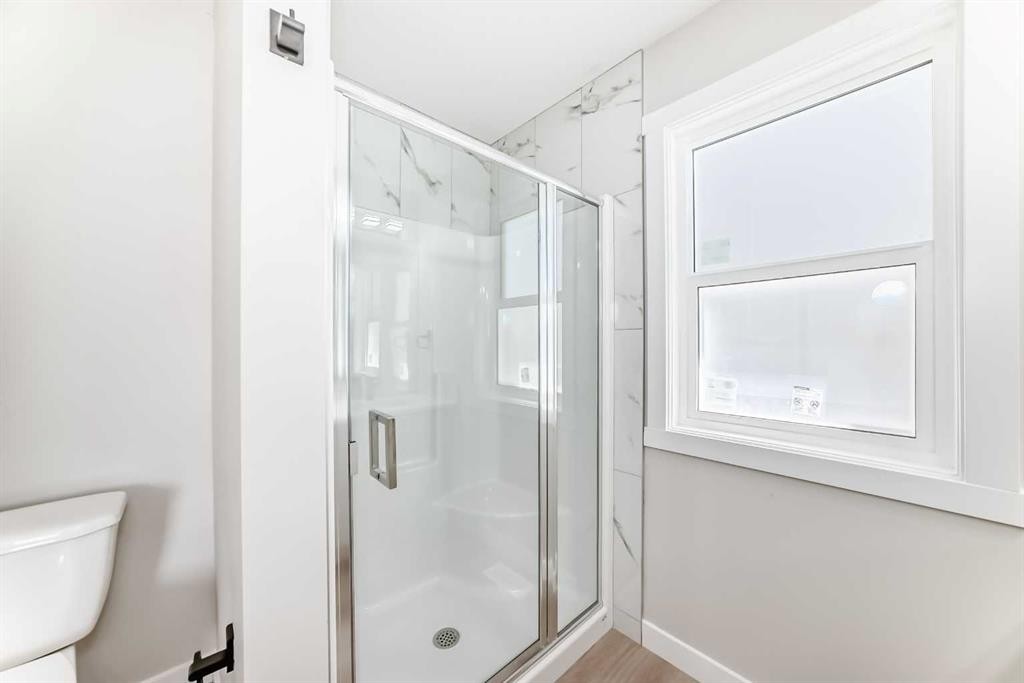 112 Belvedere Park Se, Calgary, AB - Indoor Photo Showing Bathroom