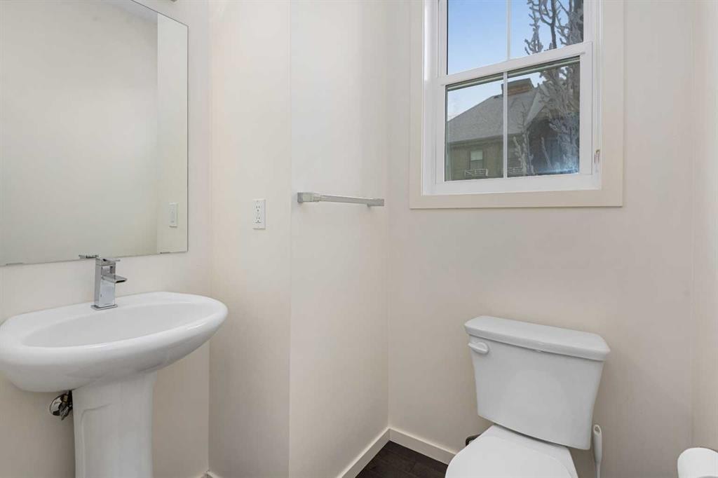 111 Ascot Point Sw, Calgary, AB - Indoor Photo Showing Bathroom