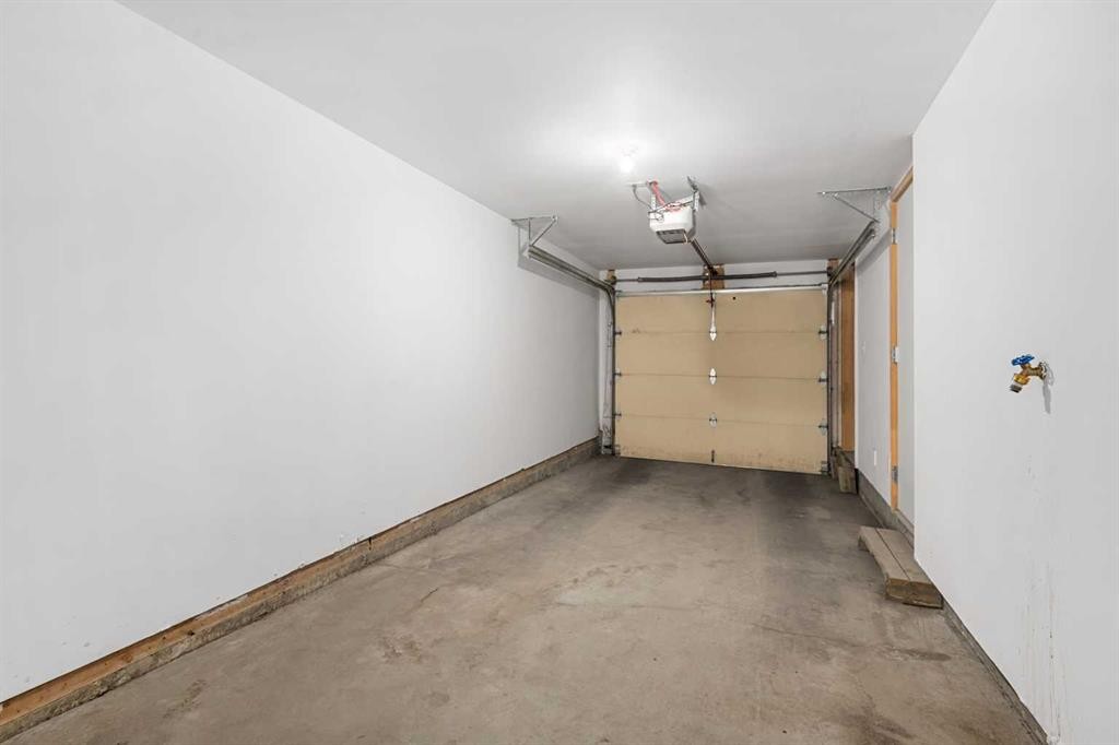 111 Ascot Point Sw, Calgary, AB - Indoor Photo Showing Garage