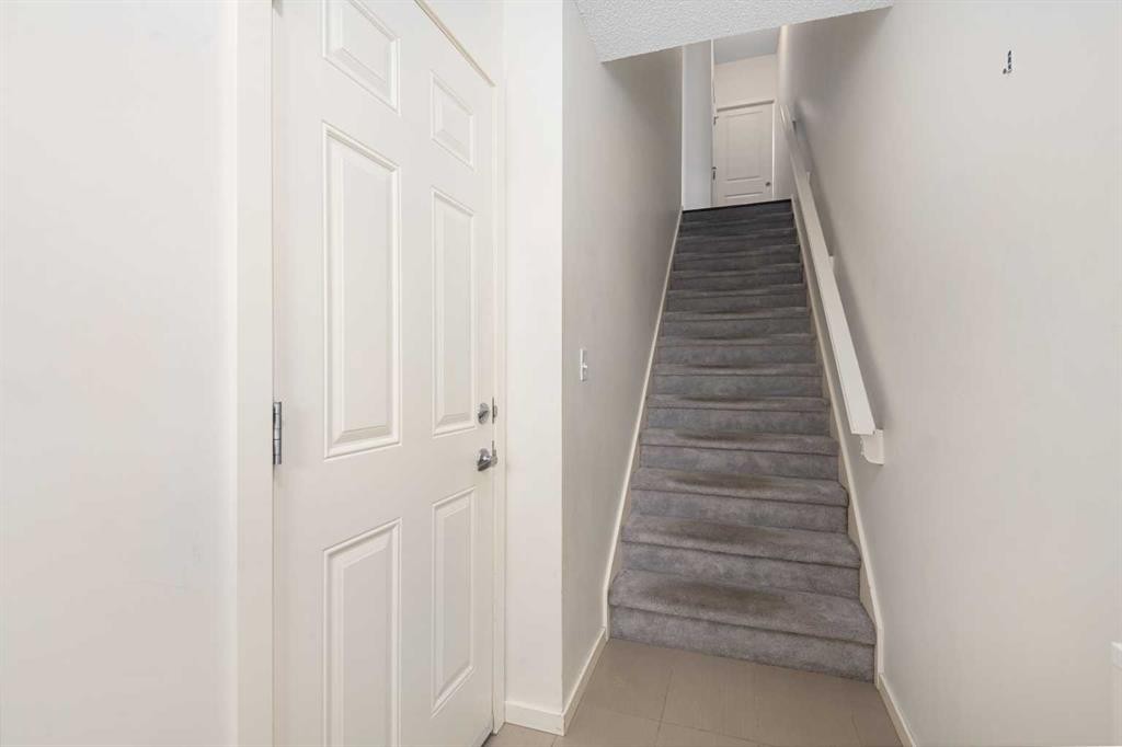 111 Ascot Point Sw, Calgary, AB - Indoor Photo Showing Other Room