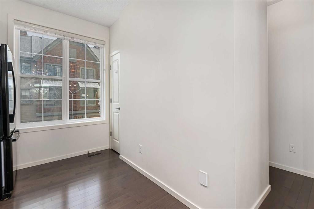 111 Ascot Point Sw, Calgary, AB - Indoor Photo Showing Other Room